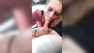 Anteprima del video: puttana pompa in auto