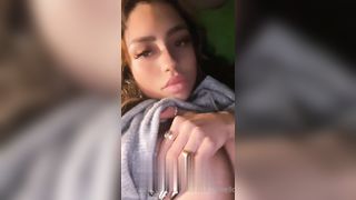 Christina Bertevello esce le tette su Onlyfans