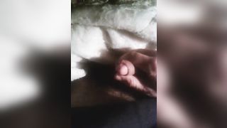 Anteprima del video: Una bella sega nel letto