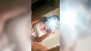 Si sditalina dicendo porcate al suo amante