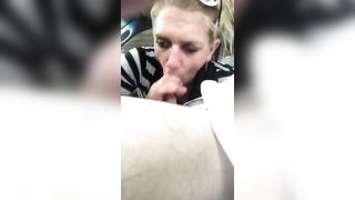 Pompa in auto da milf puttana