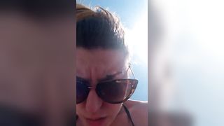 Ragazza italiana fa la troia in spiaggia