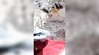 Ragazza italiana fa la troia in spiaggia