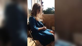 MAMMA italiana si masturba sul balcone