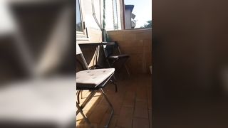 MAMMA italiana si masturba sul balcone