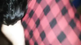 Si incula la ragazza e la filma con il cellulare