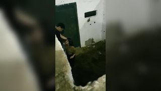 Troietta succhia l'uccello