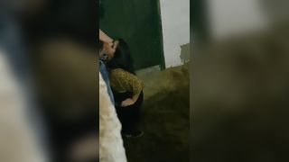 Troietta succhia l'uccello