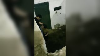 Troietta succhia l'uccello