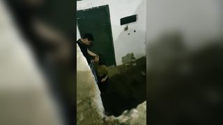 Troietta succhia l'uccello