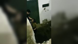 Troietta succhia l'uccello