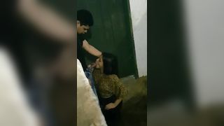 Troietta succhia l'uccello