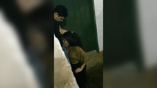 Troietta succhia l'uccello