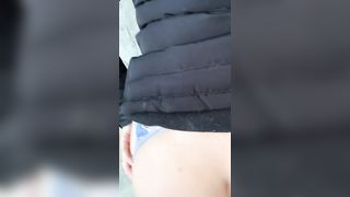 Zoccola infoiata succhia e scopa sotto un ponte