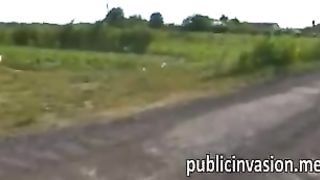 Troietta Ceca tettona scopata in campagna