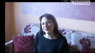 Beatrice si masturba ano e figa