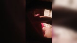 Mi fa una sega e io le sborro in bocca