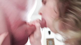 Pompino dalla sua giovane vicina