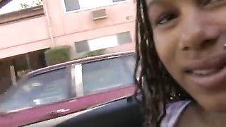 Barbie giovane troietta nera non lo vuole in culo