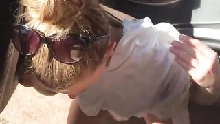 Bella troietta succhia e beve