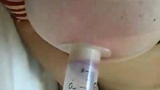 Le sue tette giocate e la sua grossa figa sditalinata...