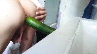 Anteprima del video: Una bella zucchina in mancanza d'altro