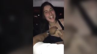 Bella brunetta succhia la minchia in auto