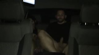 Sesso in auto con giovane puttana brunetta