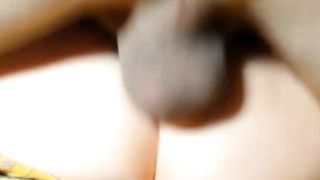 Glielo lecco prima di sborrarle nel culo...