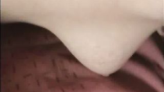 Ragazza si fa riempire il culo e sborrare dentro