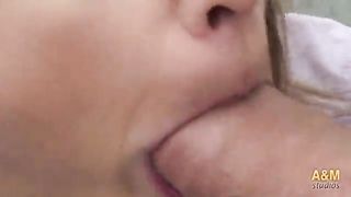 Troietta affamata di cazzo lavora in strada