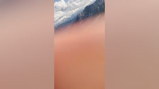 Bionda fa pipì all 'aperto