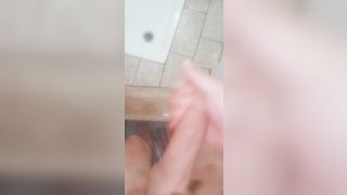 L'enorme sborrata del mio cazzone in doccia ❤️