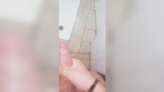 L'enorme sborrata del mio cazzone in doccia ❤️