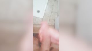 L'enorme sborrata del mio cazzone in doccia ❤️