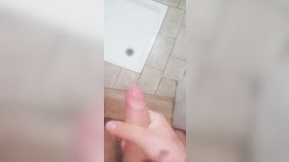 L'enorme sborrata del mio cazzone in doccia ❤️