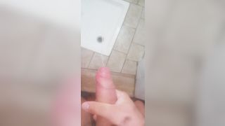 Anteprima del video: L'enorme sborrata del mio cazzone in doccia ❤️