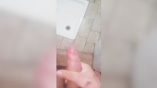 L'enorme sborrata del mio cazzone in doccia ❤️