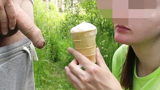 La sua sborra sul gelato di lei