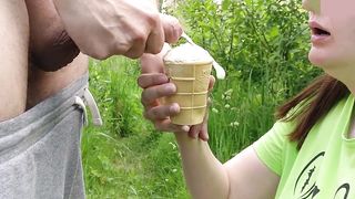 La sua sborra sul gelato di lei