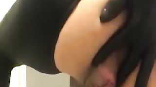 Con la pancia piena nel costumino in latex...