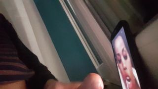 Sborro la faccia di una mia amica nera