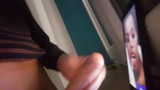 Sborro la faccia di una mia amica nera