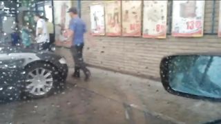 Bella biondina pompa in auto