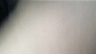 Bella biondina pompa in auto