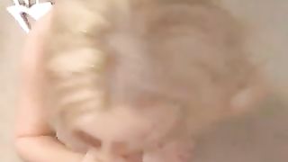 Bella bionda tettona