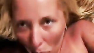 Troietta bionda lavora a casa di un cliente