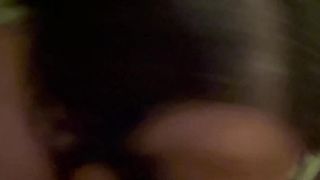 La schiaffeggia col cazzo