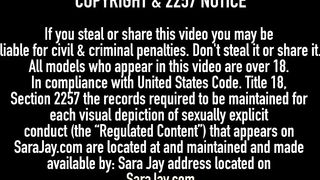 Casalinga formosa scopata da una trans