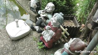 CHE BELLA SCOPATA IN GIARDINO!